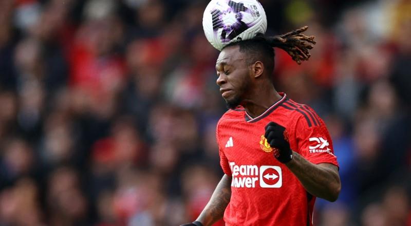 Sacha Boey'in Bayern Münih'e transferi sonrası 100 bin Euro bedelle Serge Aurier'i kadrosuna katan Galatasaray, Fildişi Sahilli oyuncudan beklediği performansı alamamıştı. Sarı-kırmızılı ekibin sağ bek bölgesi için Manchester United forması giyen Aaron Wan-Bissaka'yı radarına aldığı öğrenildi. Bu transfer için 10 milyon Euro ayrıldı. (Fotomaç)